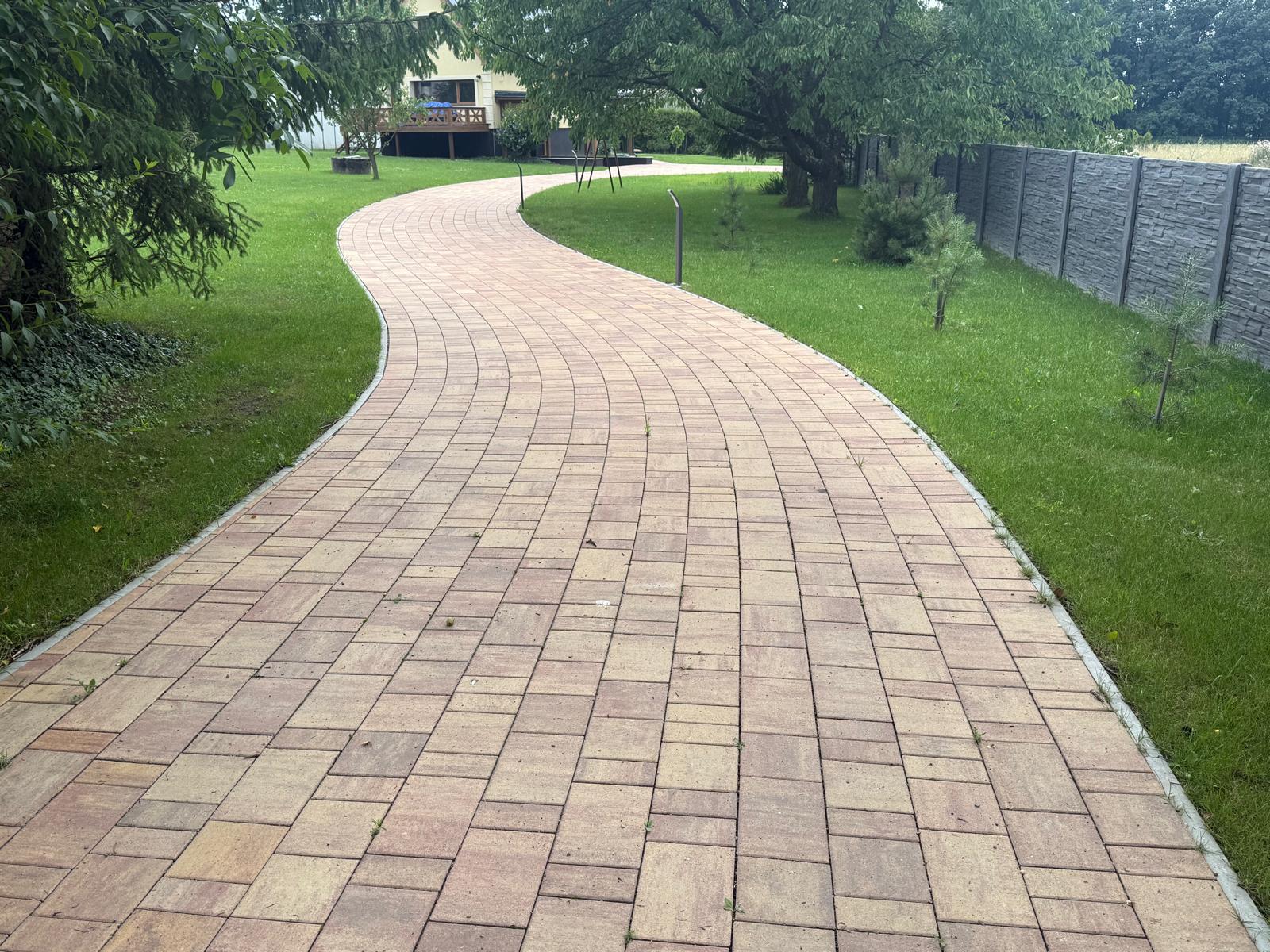 Pokládka zámkové dlažby